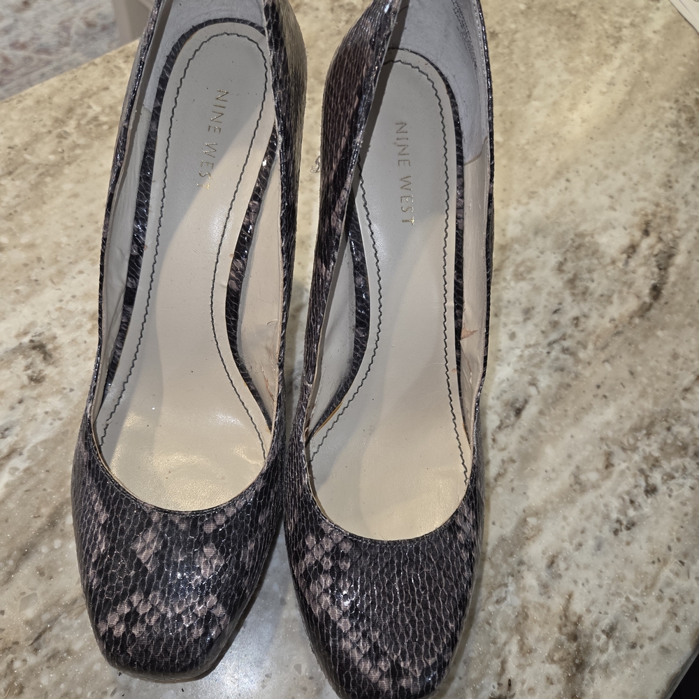 Nine West Women's Black Snakeskin Pumps